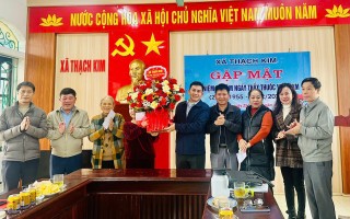 Chủ tọa và thư ký kỳ họp.