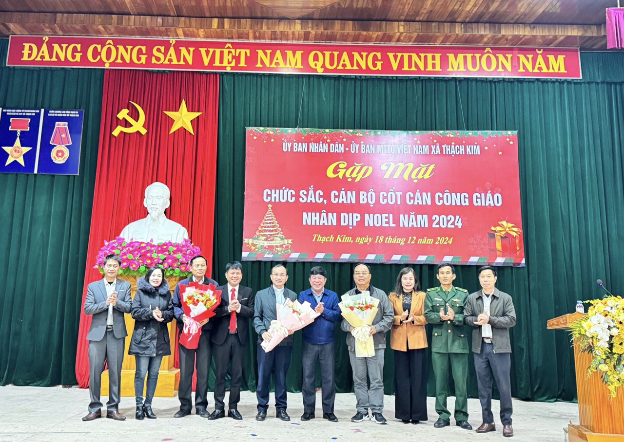 XÃ THẠCH KIM TỔ CHỨC GẶP MẶT CHỨC SẮC, CÁN BỘ CỐT CÁN CÔNG GIÁO NHÂN DỊP NOEL NĂM 2024.